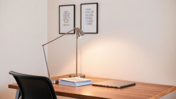 5 raisons d'opter pour une lampe de bureau idéale pour votre travail